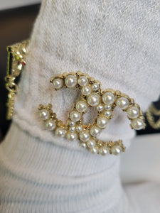 8pc LUXURY INSPIRED & GOLD & WHITE PEARL SET (BROOCHES ONLY)